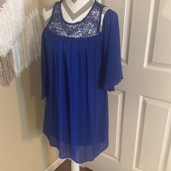 Blue Cold Shoulder Bell Sleeve Dress by Heart Soul - Size Medium - Picture 5 of 11